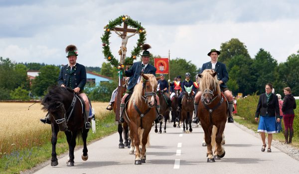 2019-07-07_005_Willibaldsritt_Jesenwang_WP-600×350